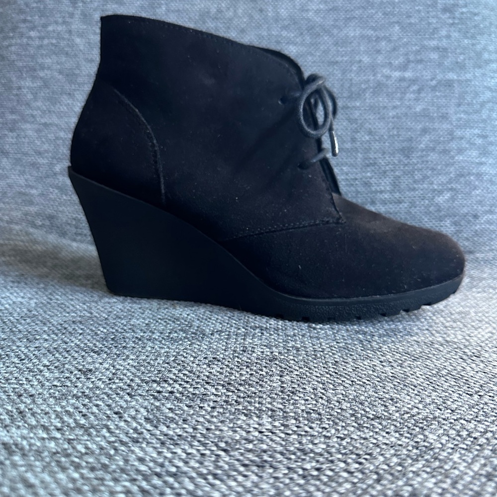 White Mountain Black Suede Wedge Booties NWOT